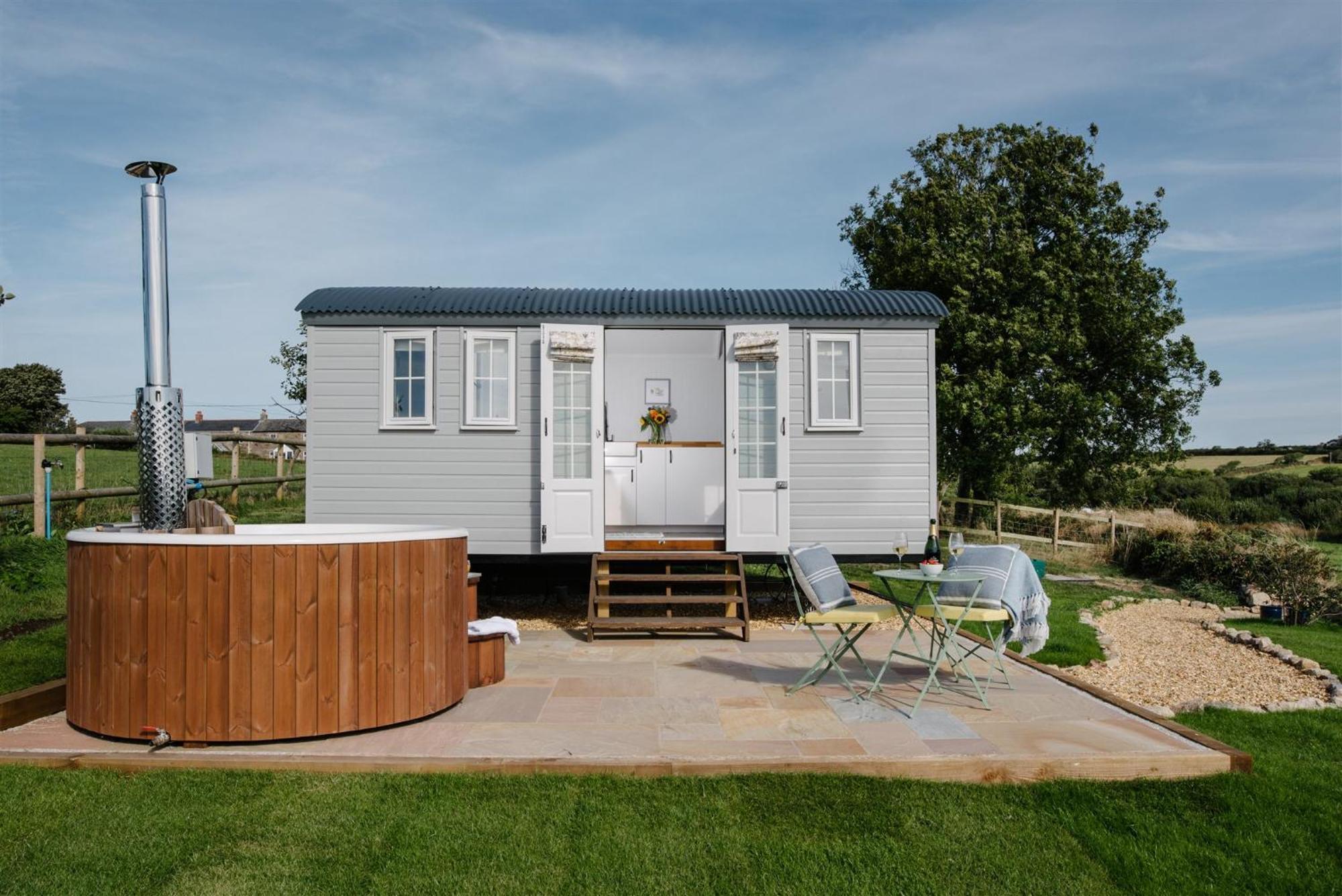 Shepherds Hut At Chenhall Farm