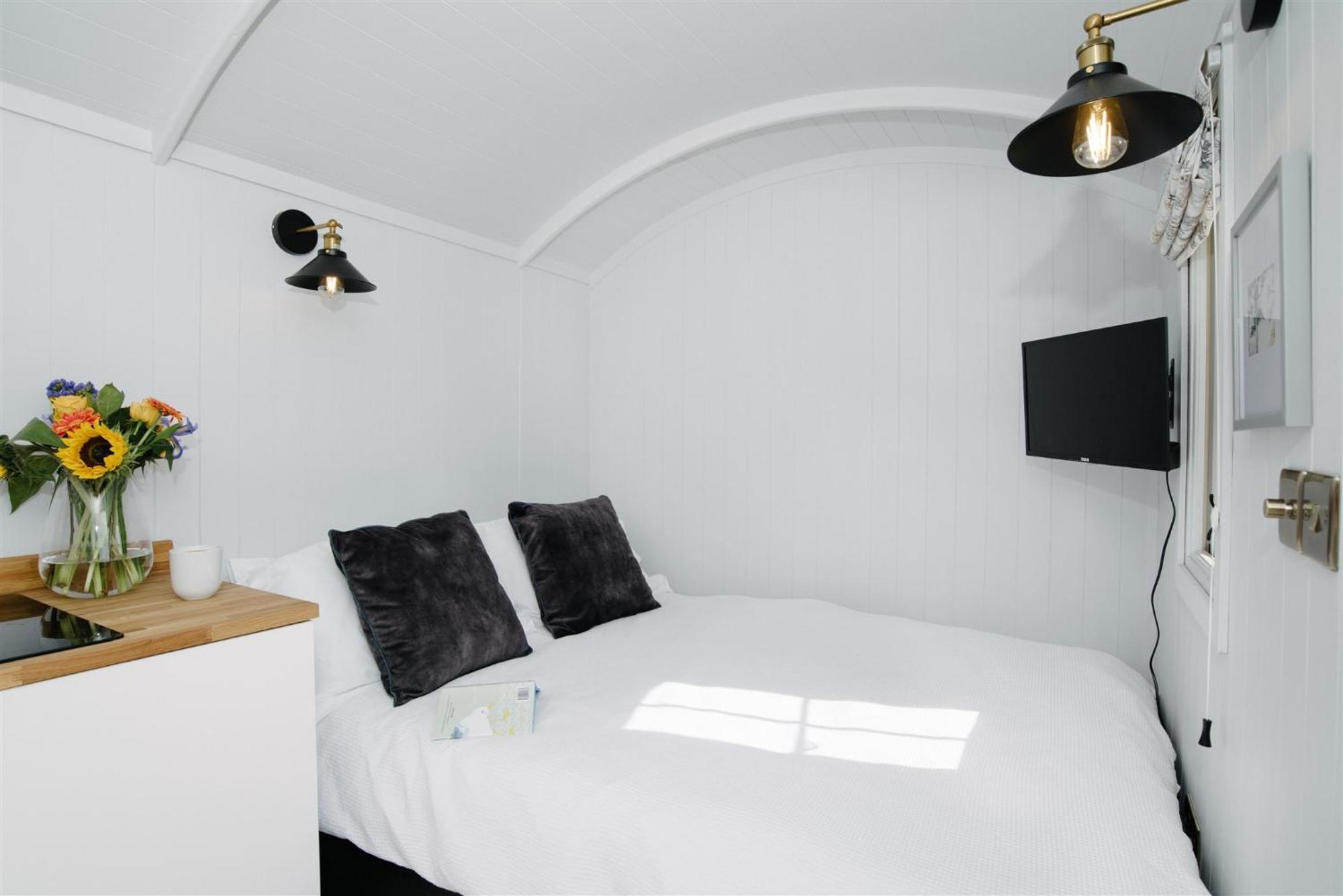 Shepherds Hut At Chenhall Farm