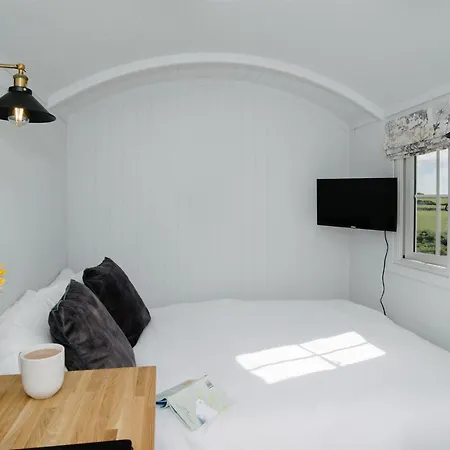Shepherds Hut At Chenhall Farm Helston Exterior photo