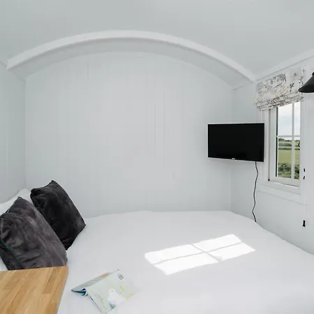 Shepherds Hut At Chenhall Farm Helston Exterior photo