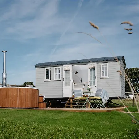 Shepherds Hut At Chenhall Farm Helston Exterior photo