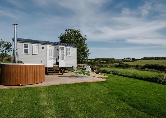 Shepherds Hut At Chenhall Farm