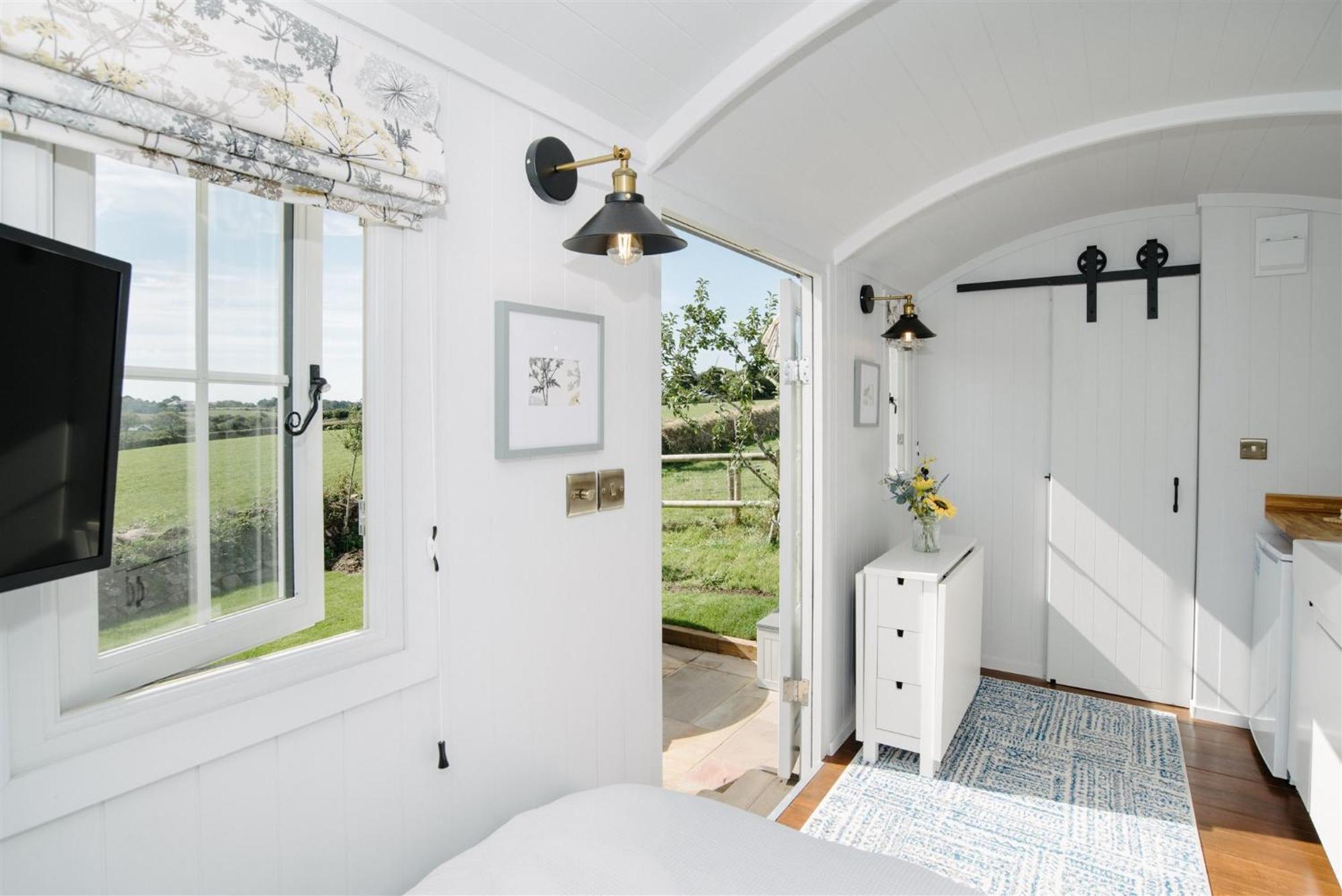Apartment Shepherds Hut At Chenhall Farm