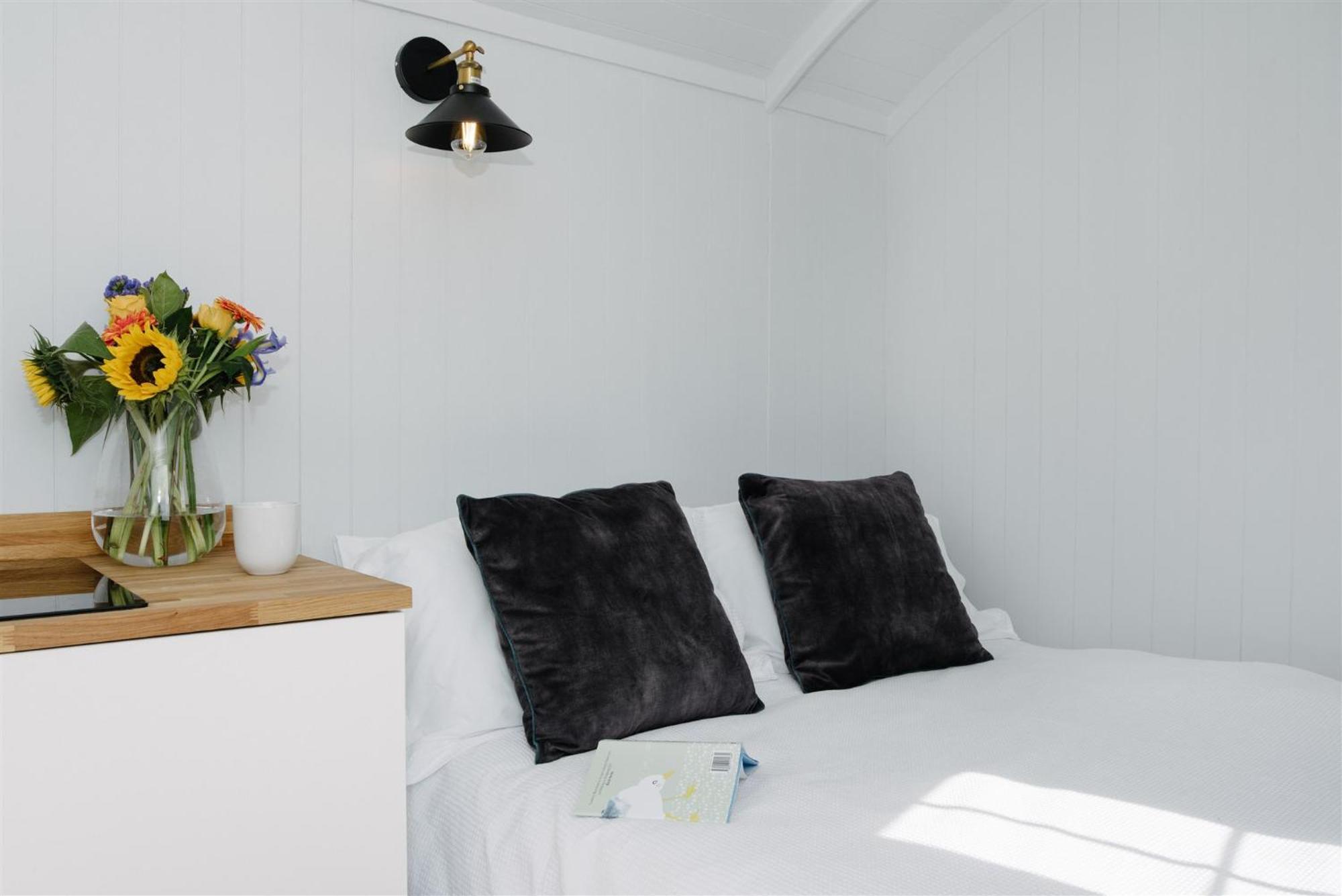 Shepherds Hut At Chenhall Farm *