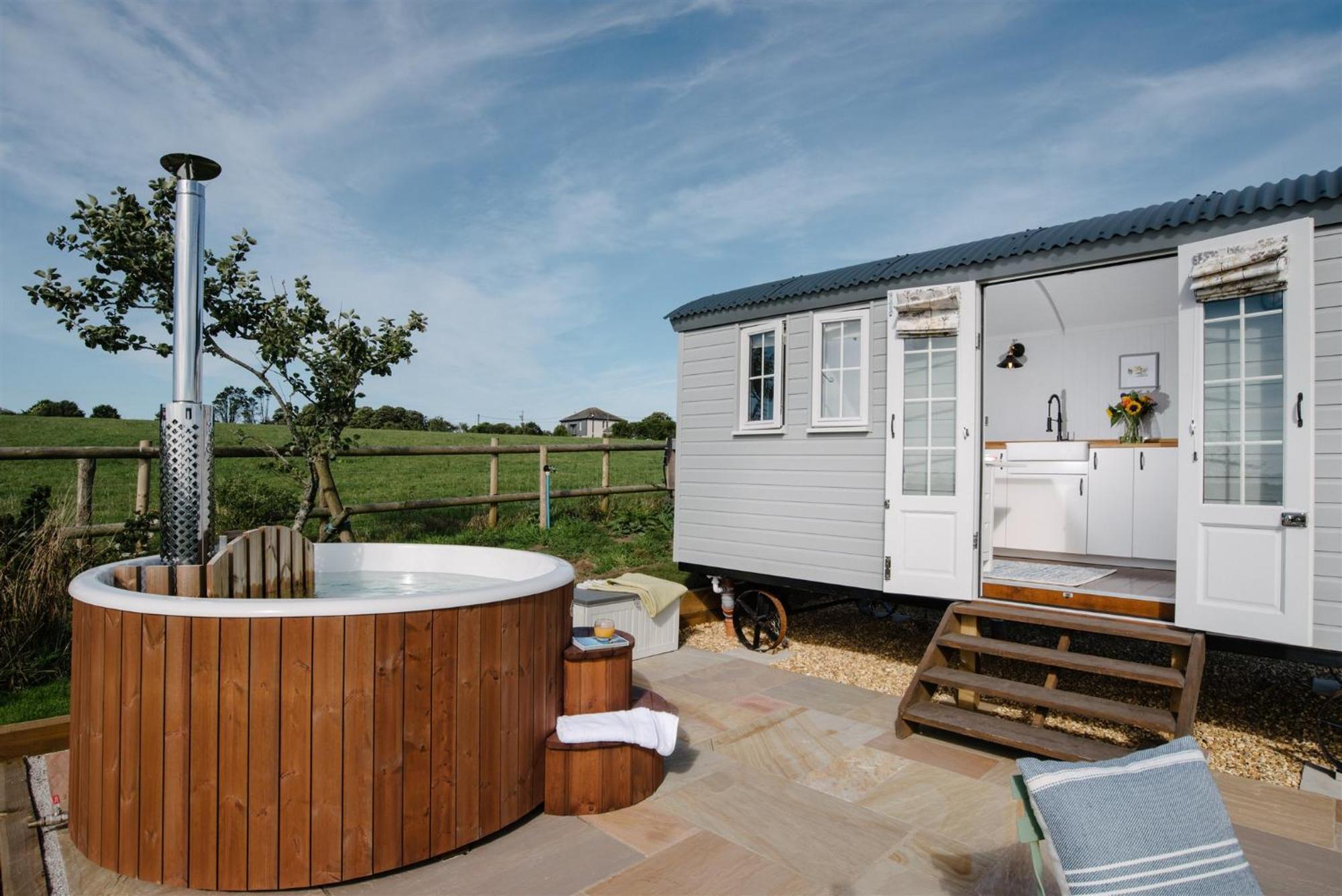 Shepherds Hut At Chenhall Farm *