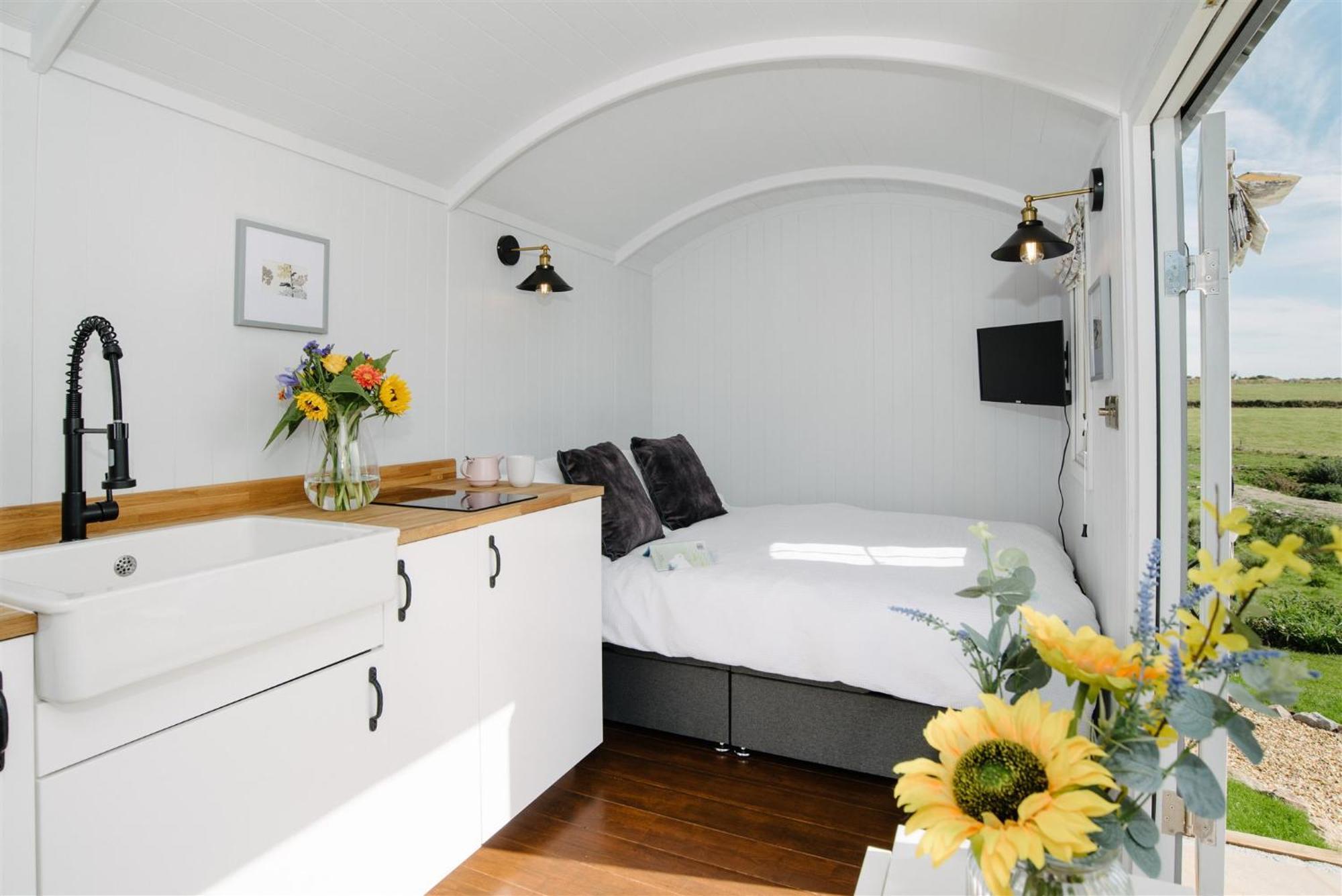 Shepherds Hut At Chenhall Farm *