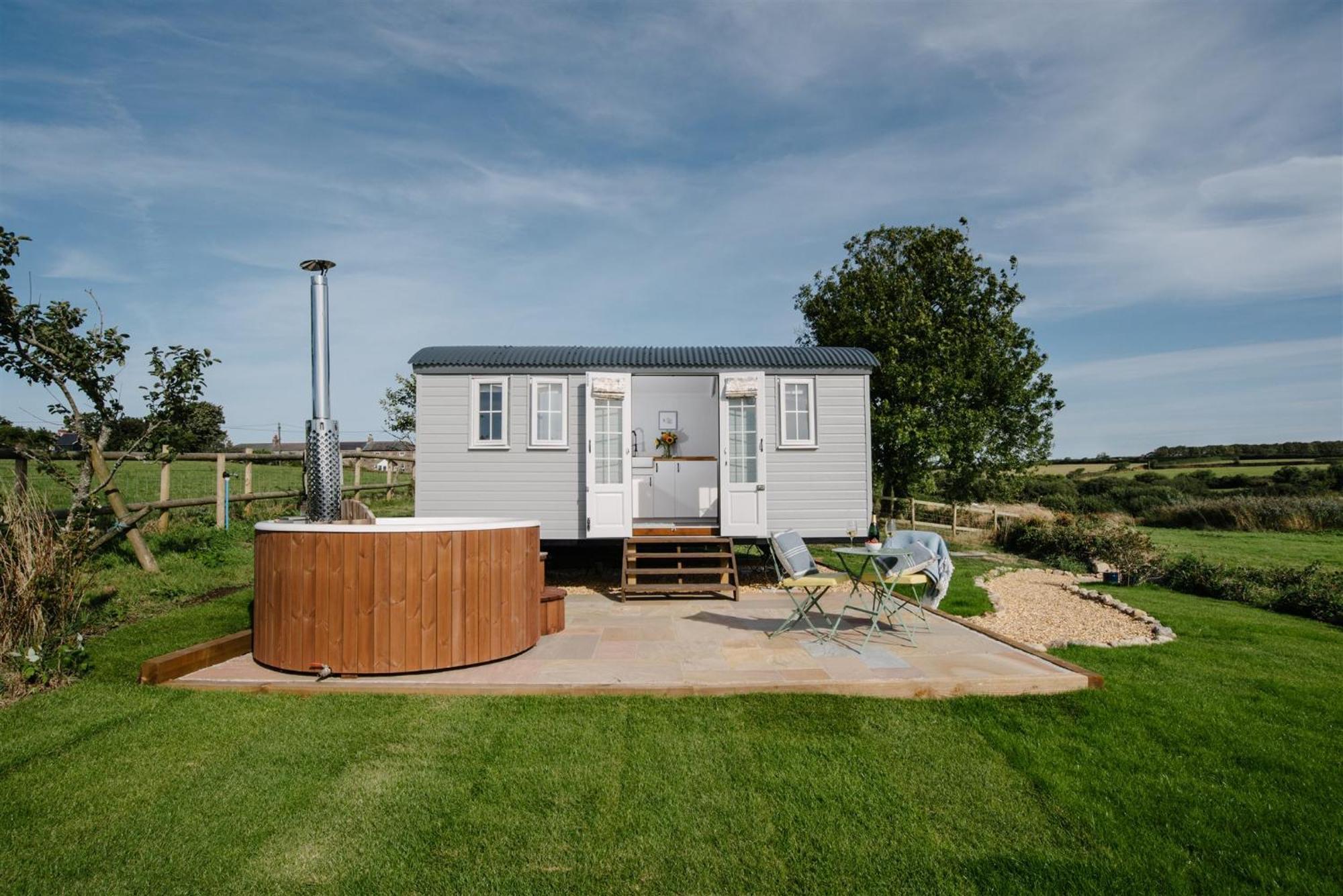 Shepherds Hut At Chenhall Farm
