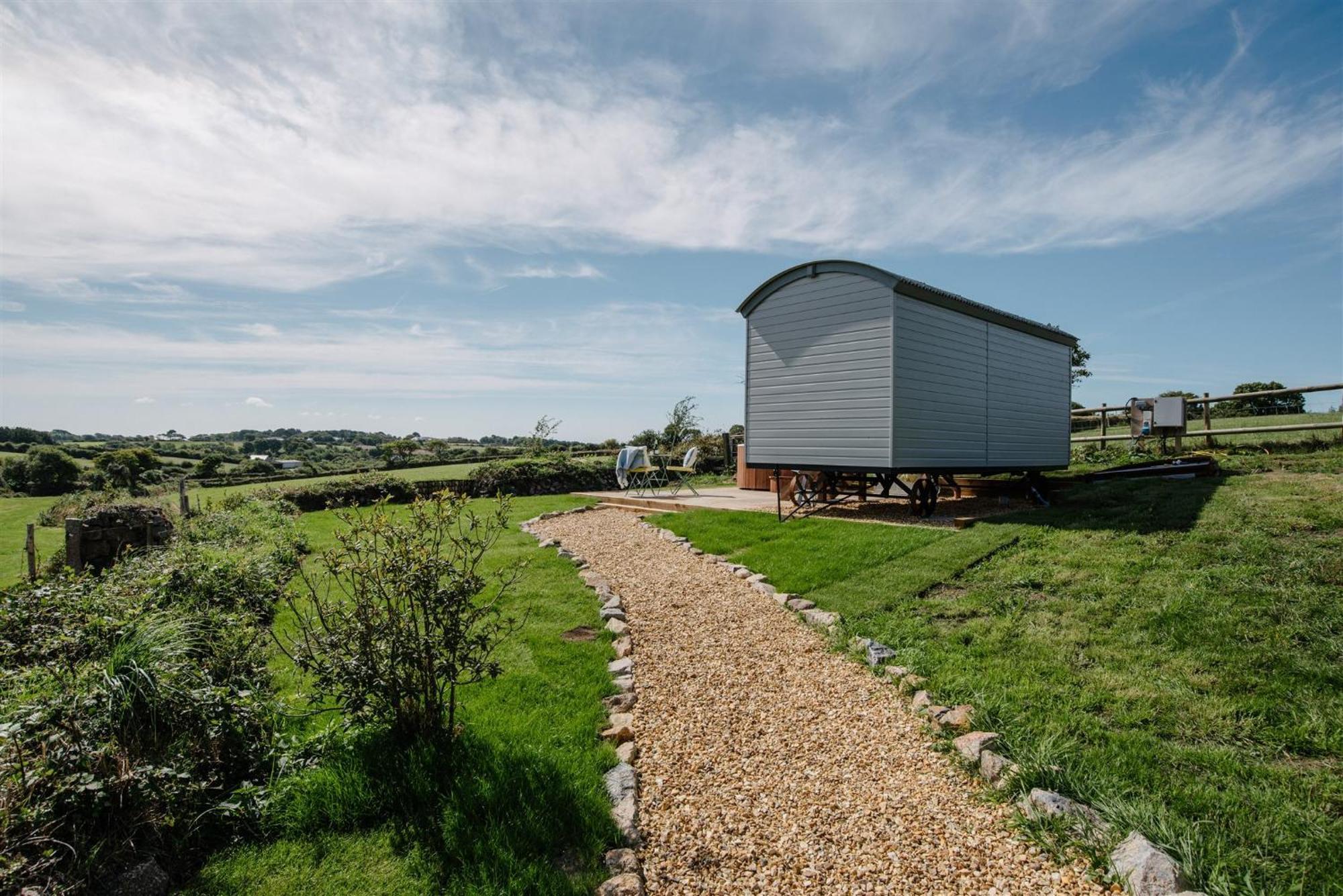 Apartment Shepherds Hut At Chenhall Farm