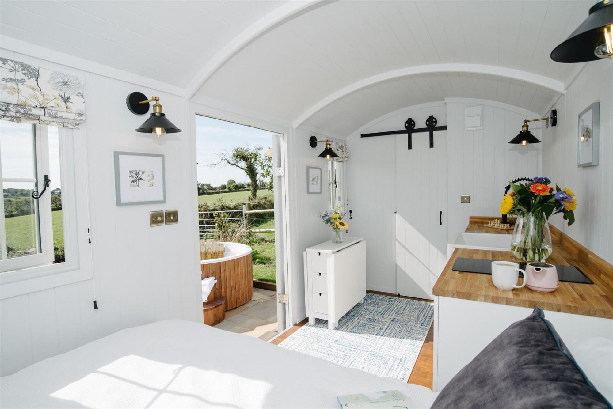 Shepherds Hut At Chenhall Farm