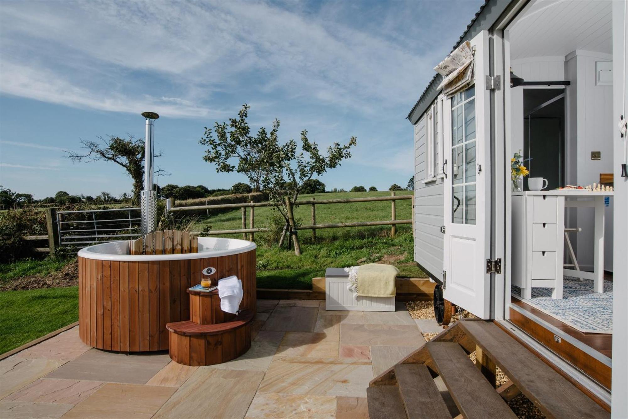 Apartment Shepherds Hut At Chenhall Farm *