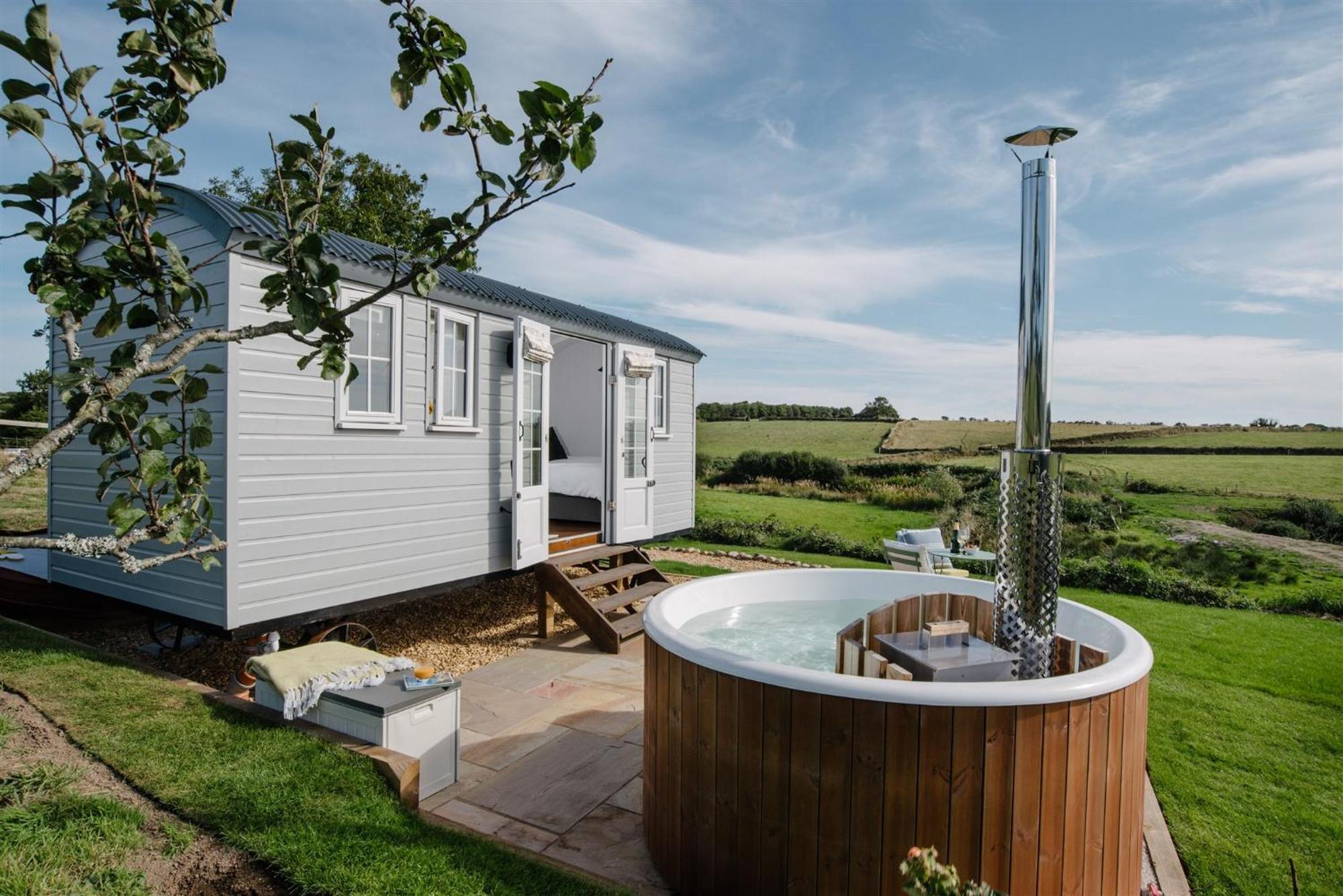 Shepherds Hut At Chenhall Farm