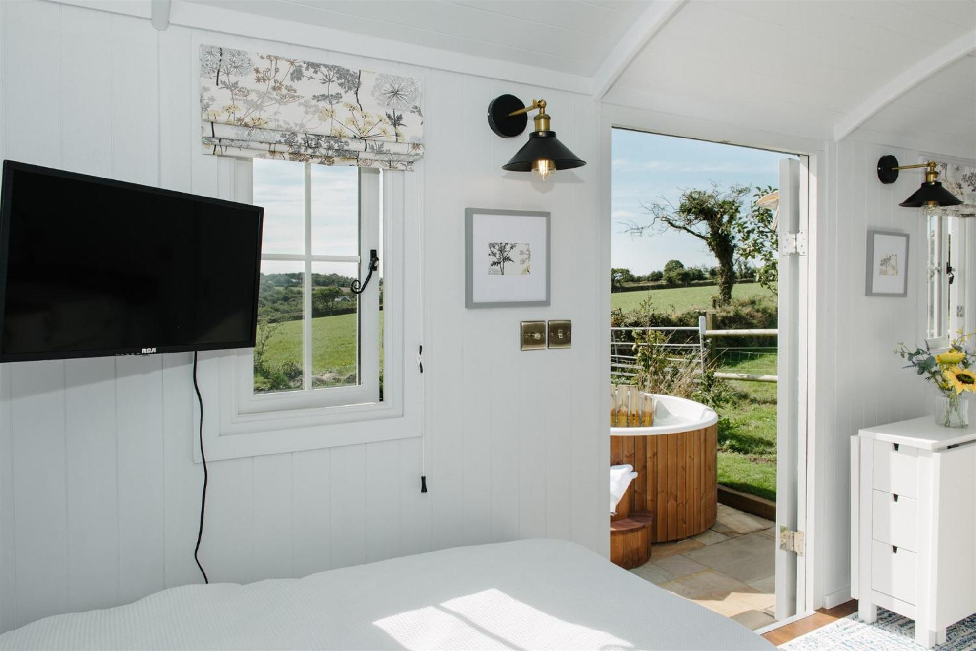 Apartment Shepherds Hut At Chenhall Farm